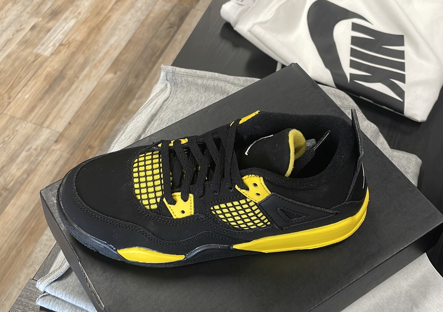 AJ 4 RET LIGHTING YELLOW/BLK (2y)