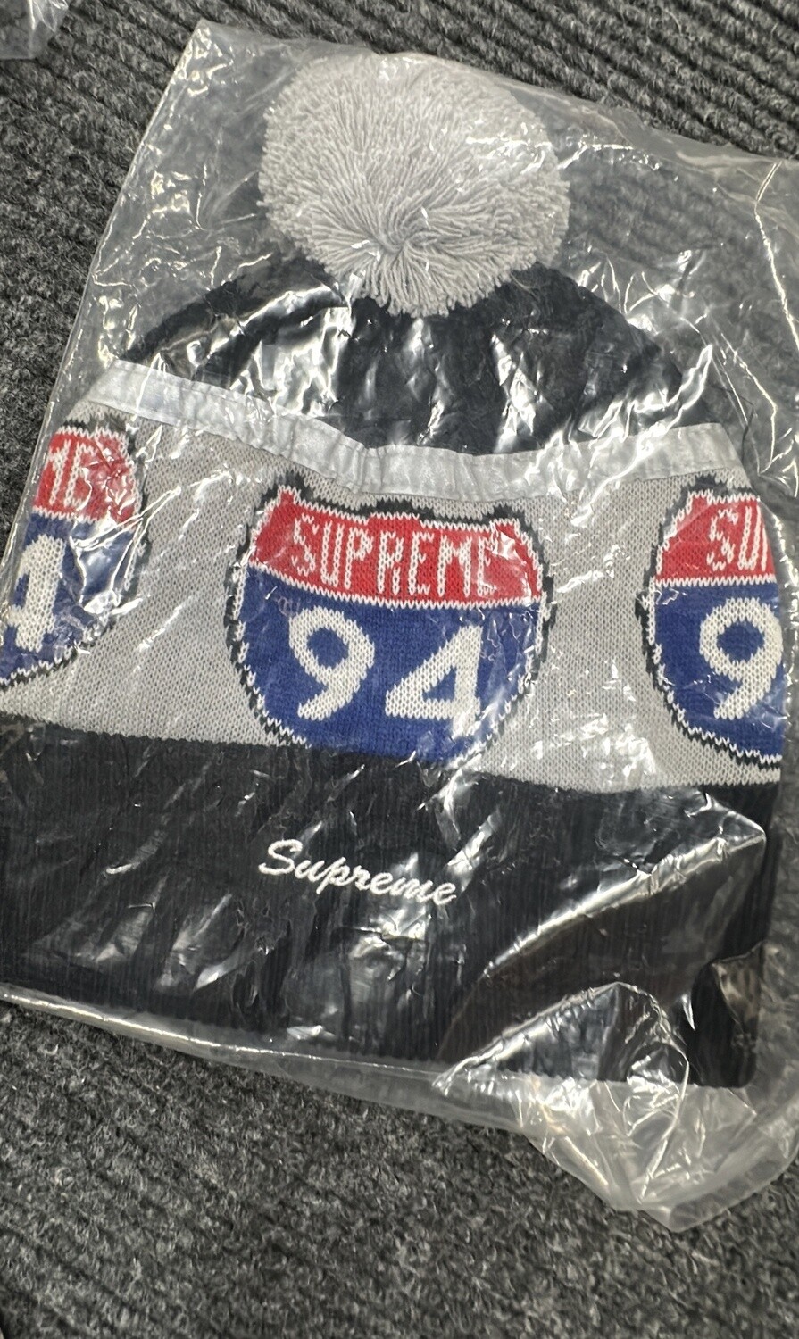 SUPREME 94 BLK BEANIE