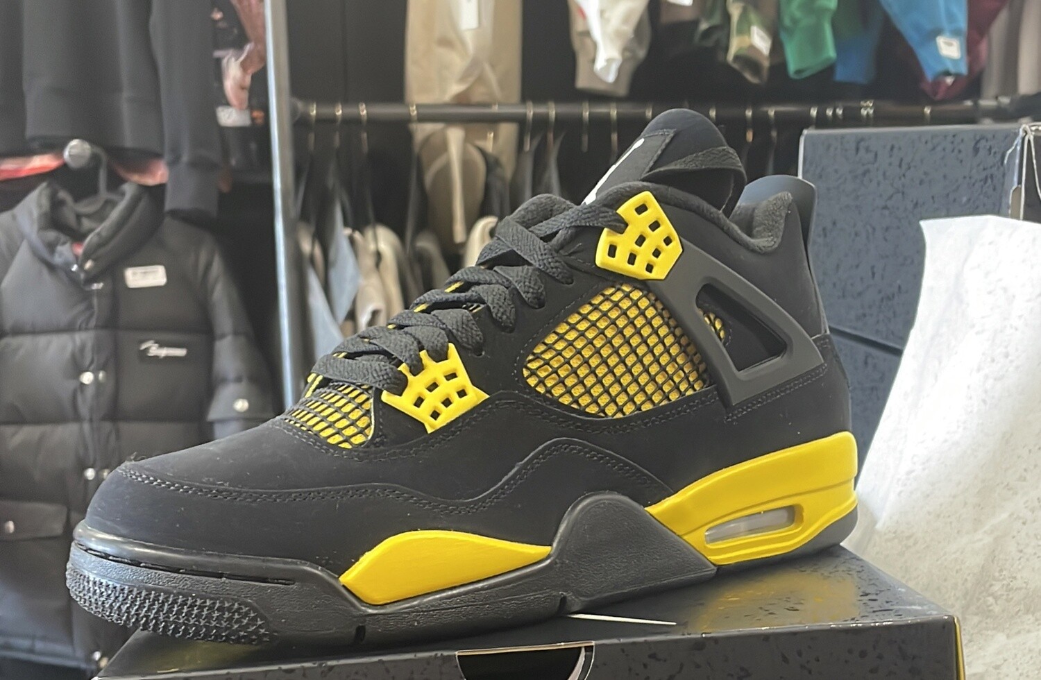 AJ 4 RET LIGHTING YELLOW/BLK (13)