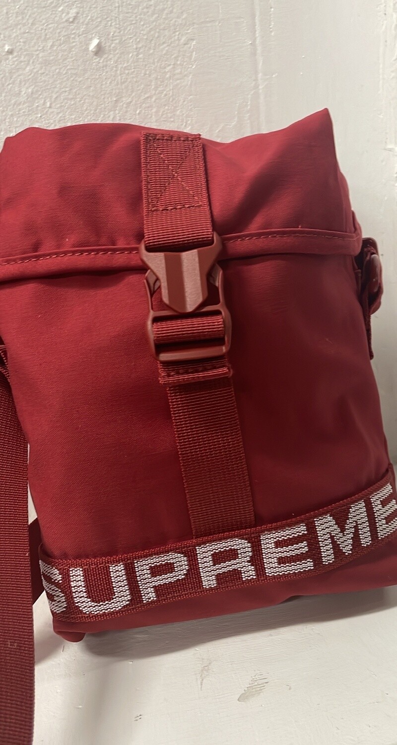 SUPREME MIL SD BAG RED