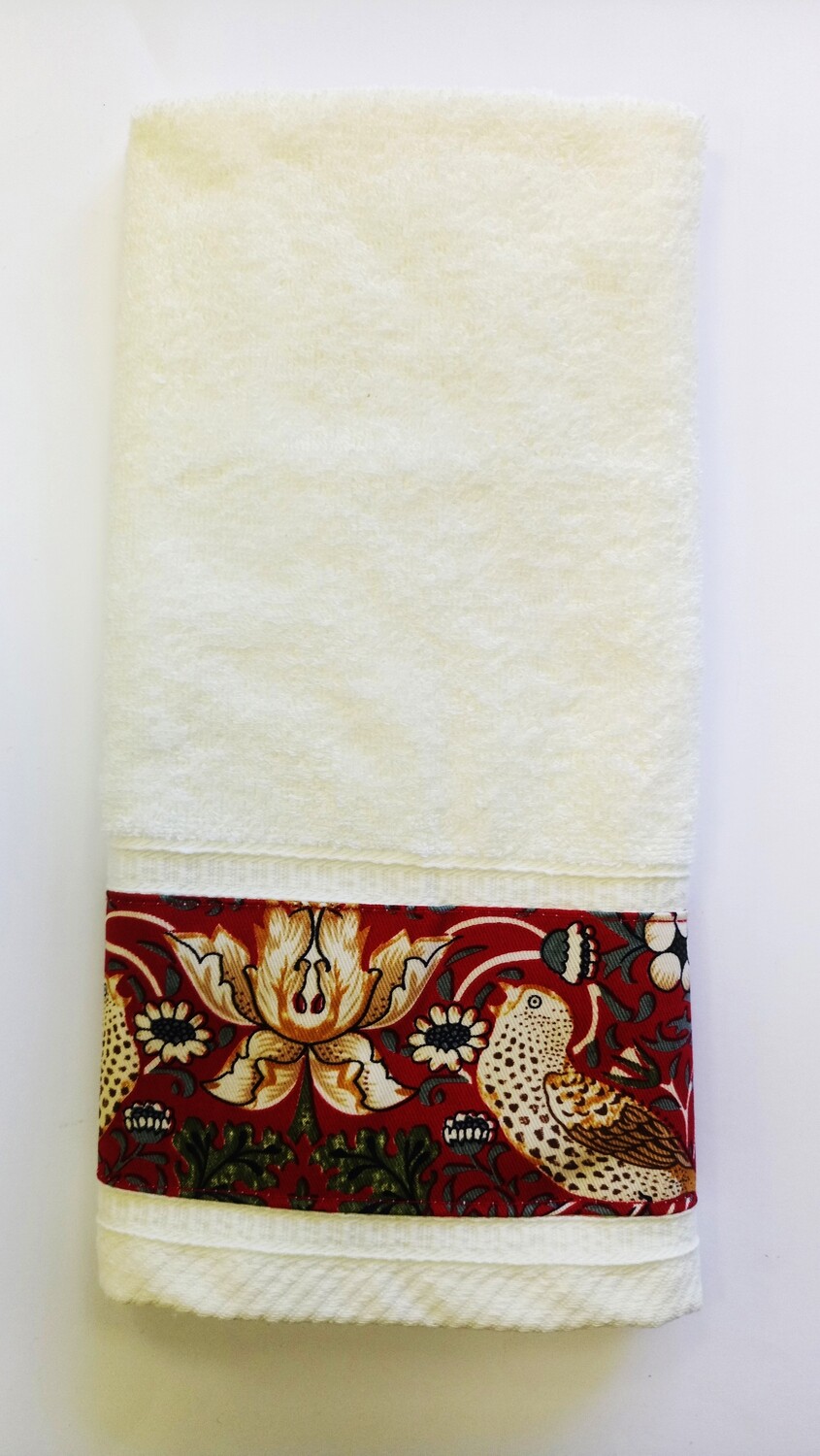 STRAWBERRY THIEF RED - TRIMMED GUEST TOWEL