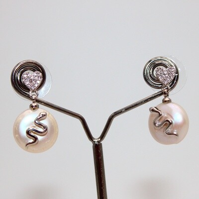Boucles d&#39;oreilles en acier;.