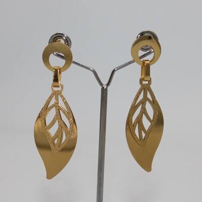 Boucles d'oreilles en acier. .