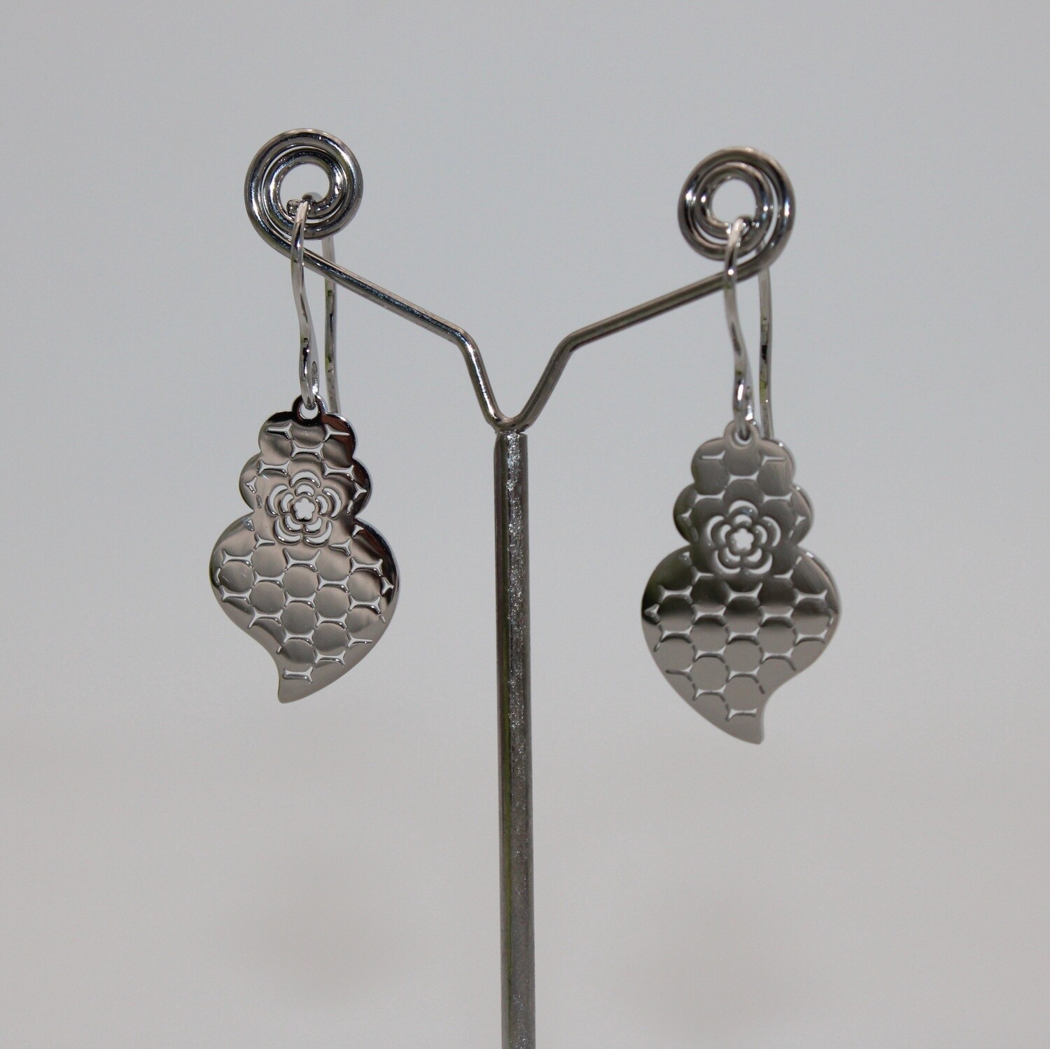 Boucles d&#39;oreilles en acier   -