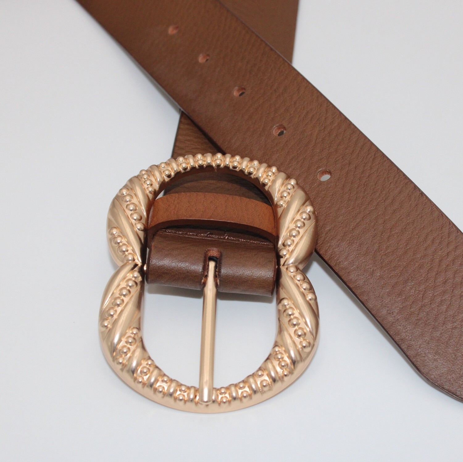 .Ceinture en cuir marron.