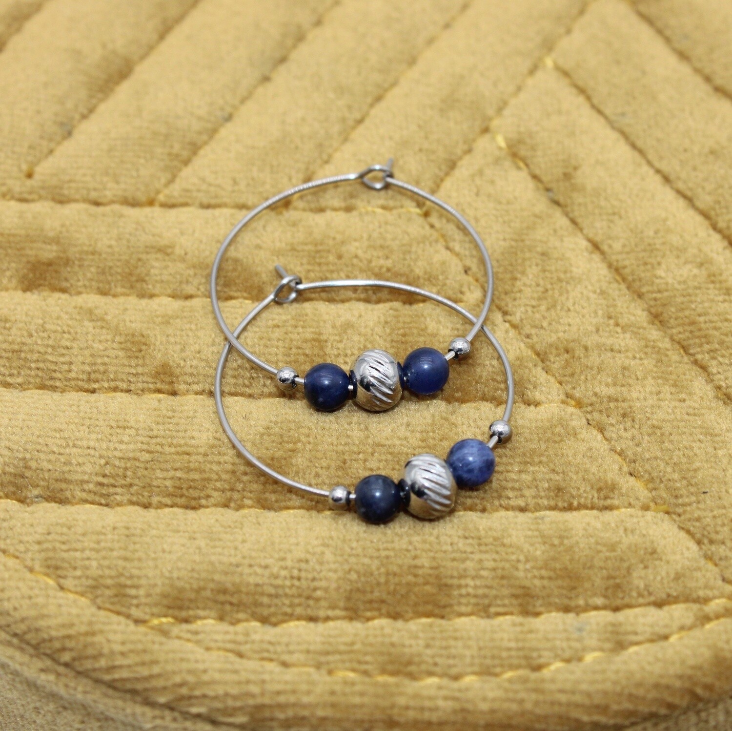 .Boucles d&#39;oreilles en acier et pierres naturelles