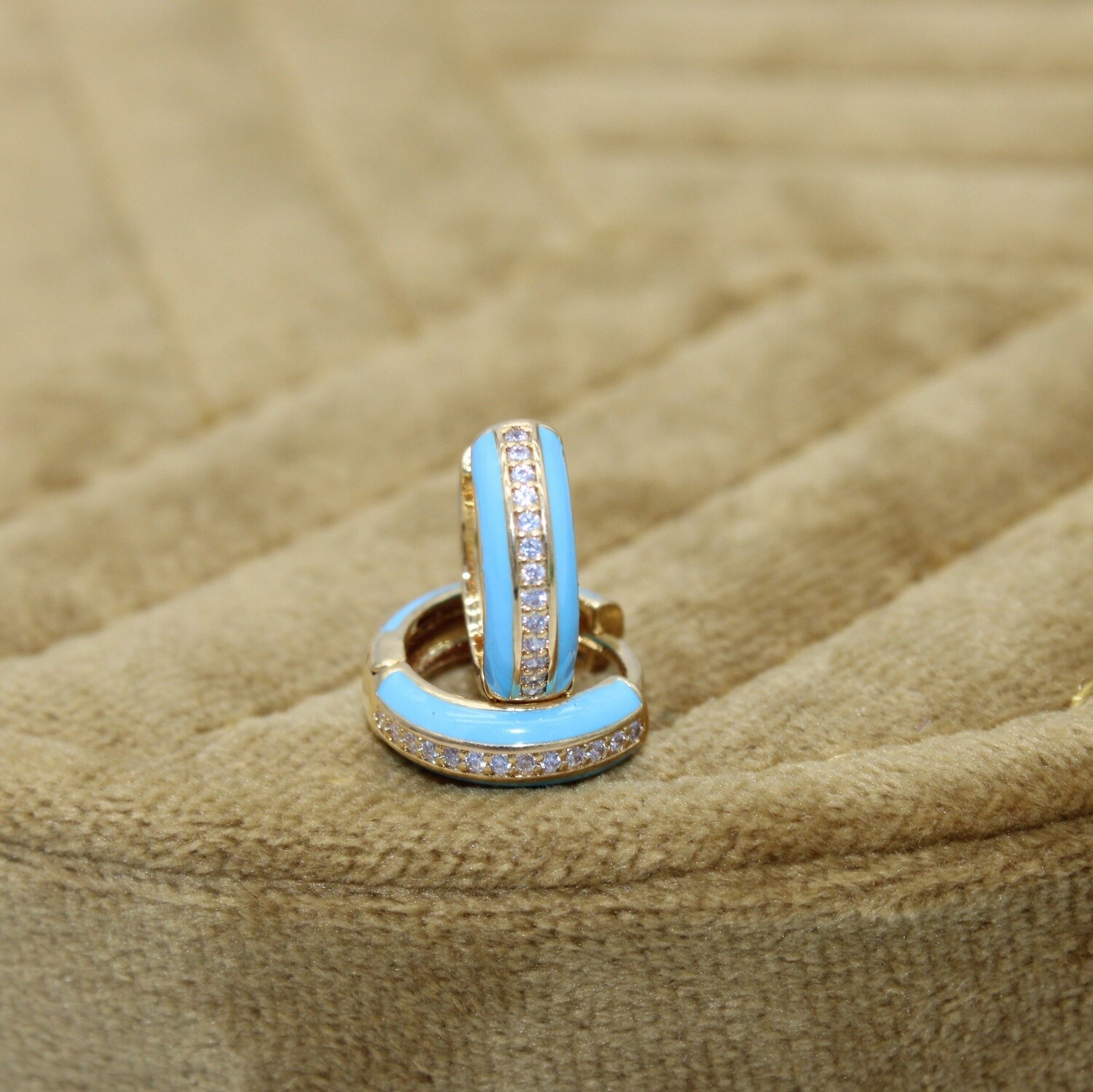 - Boucles d&#39;oreilles en plaqué or -
