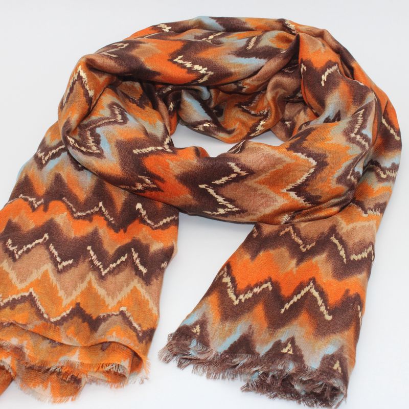 Foulard mi-saison orange avec imprimés