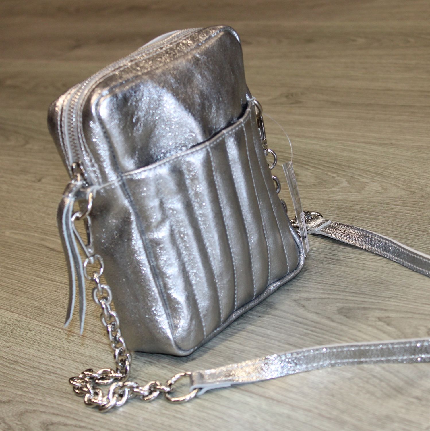 Sac bandoulière en cuir .