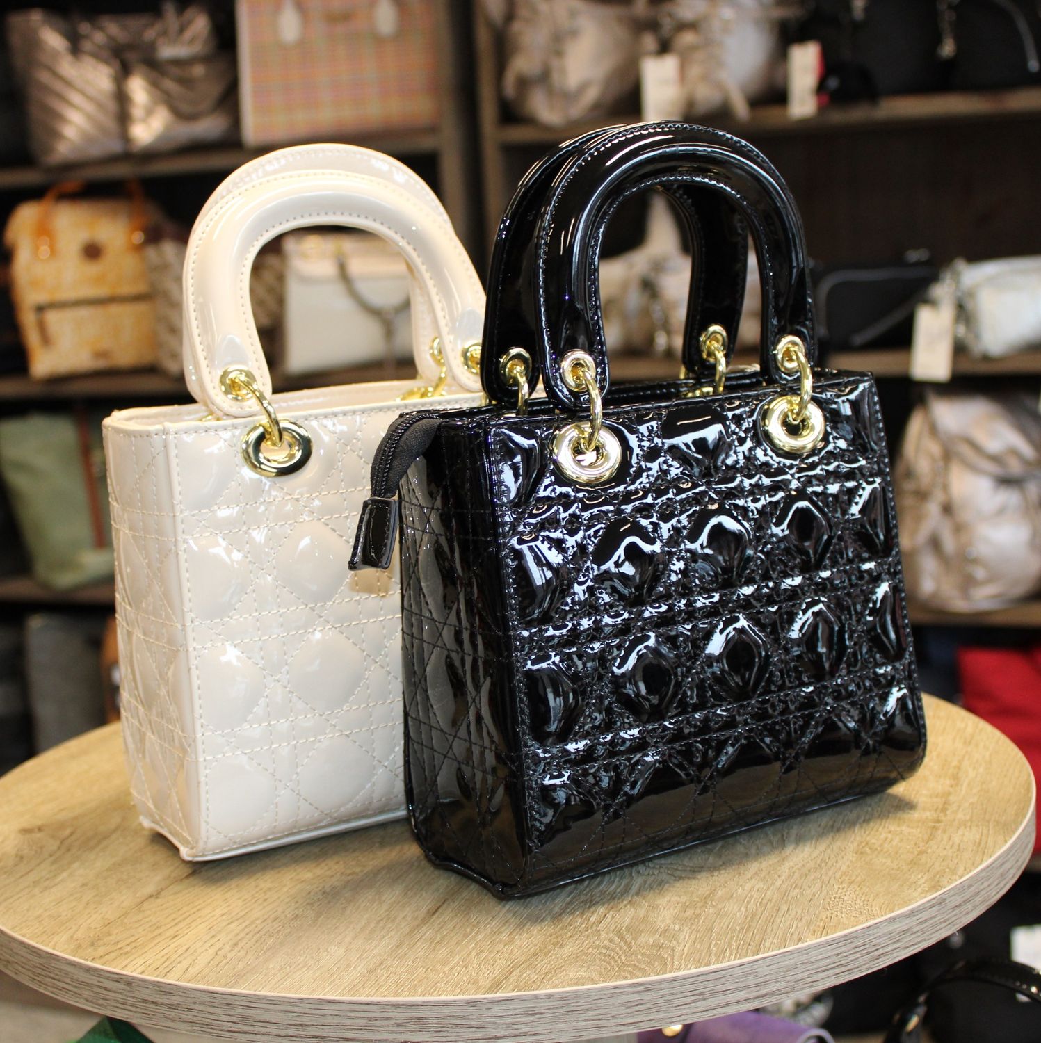 Petit sac noir laqué