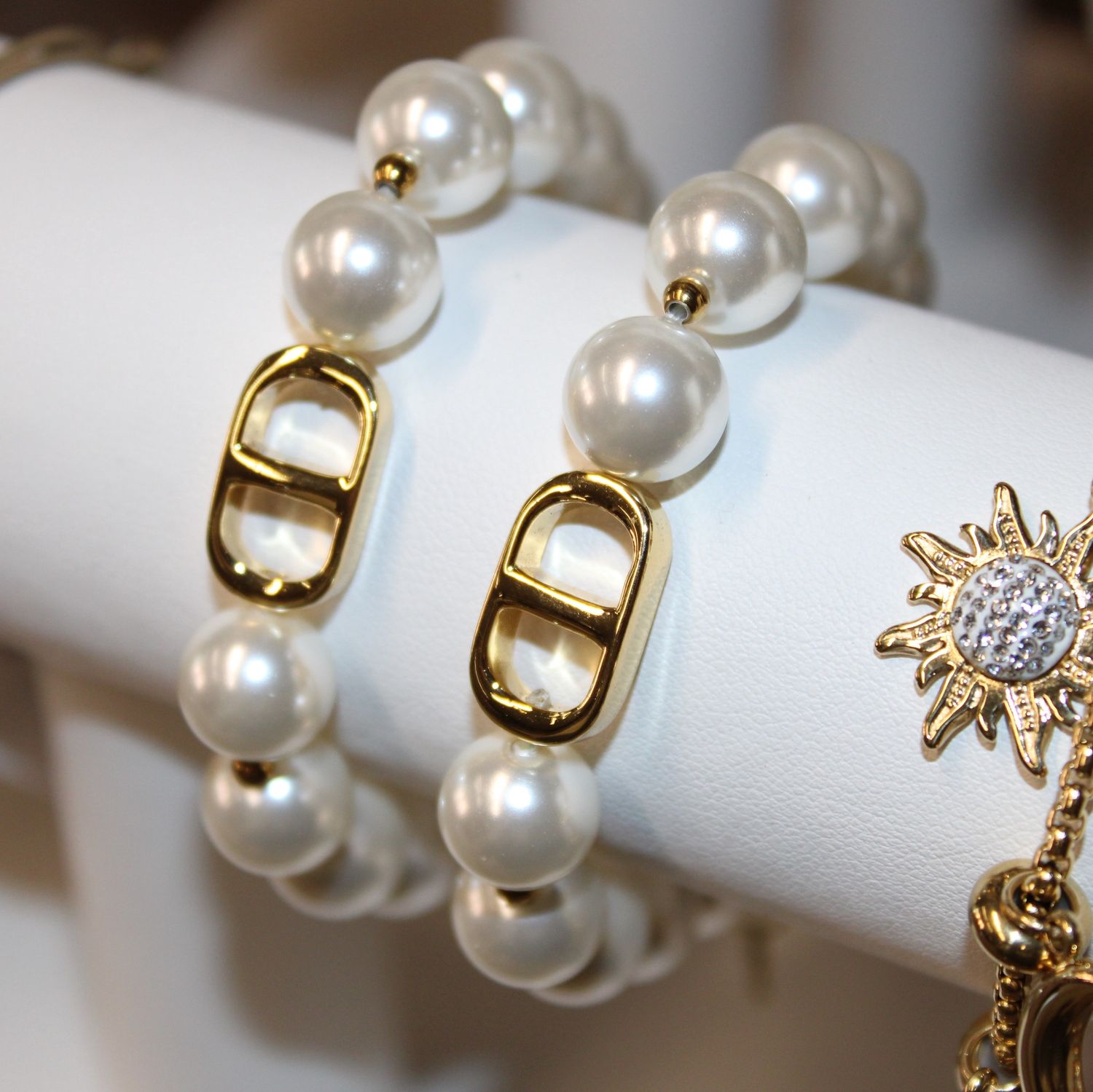 Bracelet en acier doré et perles