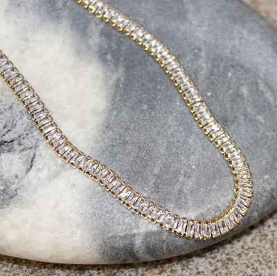 Collier en acier doré et réctangles brillants
