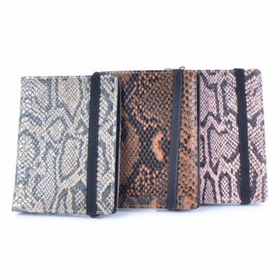 Petit porte passeport à imprimé python taupe