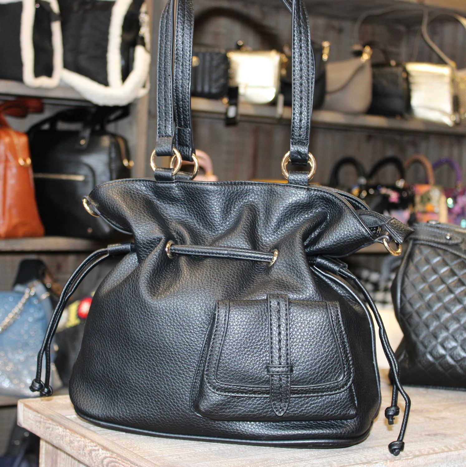 Sac noir avec poche avant