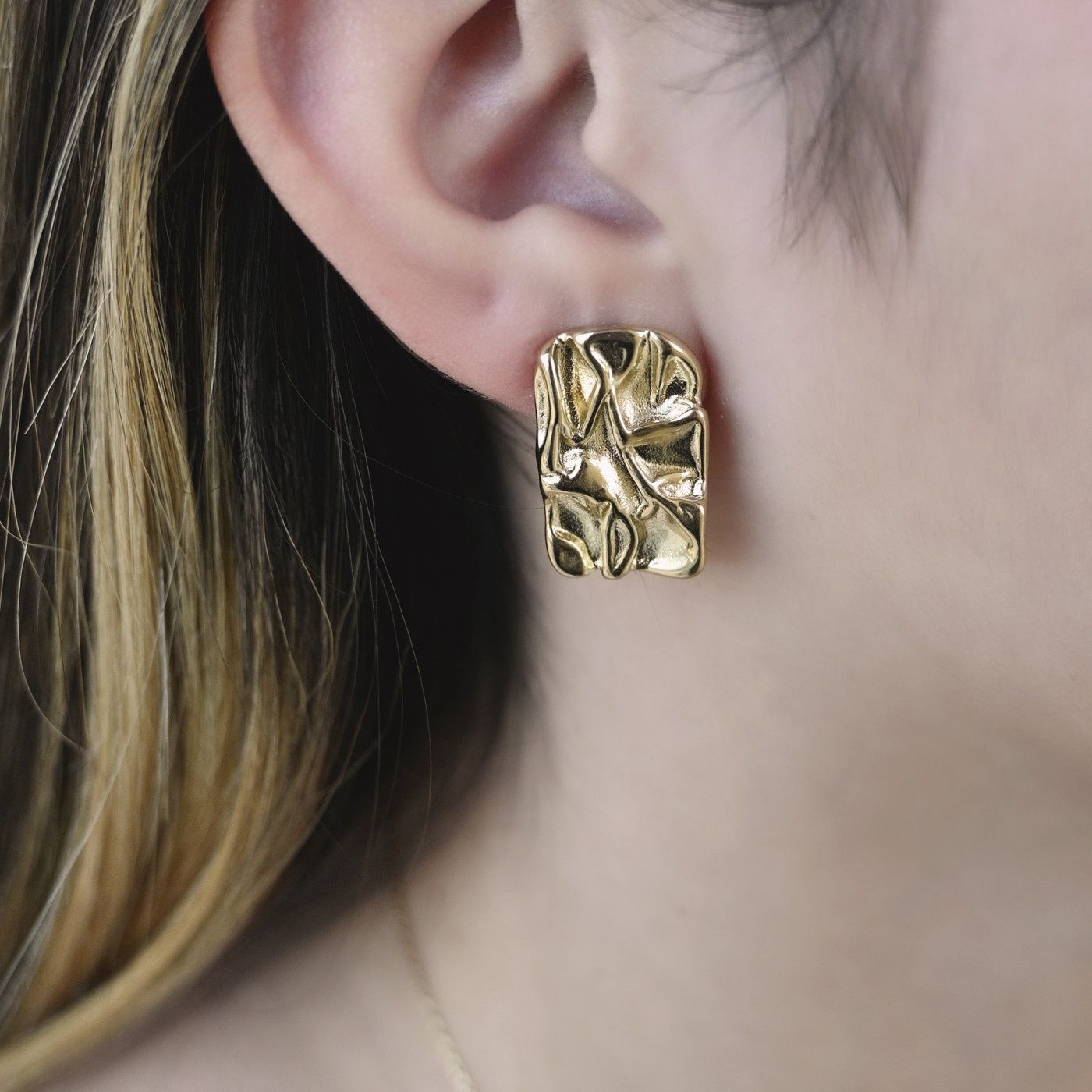 Boucles d&#39;oreilles en acier doré abstrait