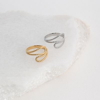 Bague réglable en acier doré texturé