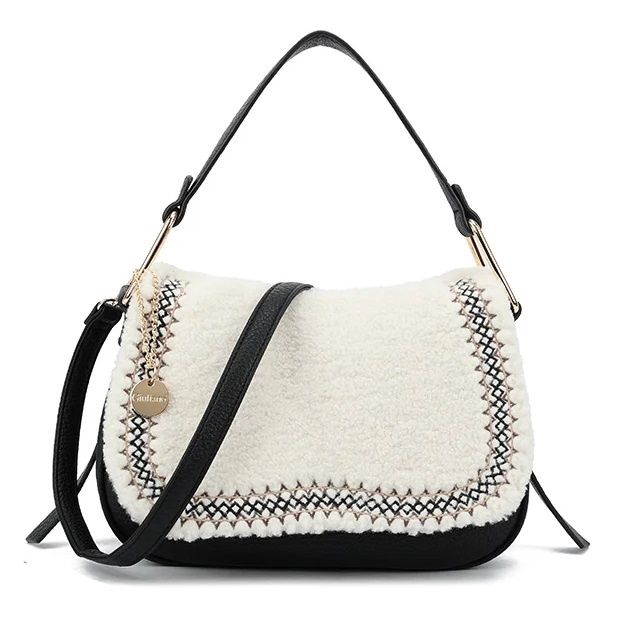 Sac en similicuir noir et teddy beige