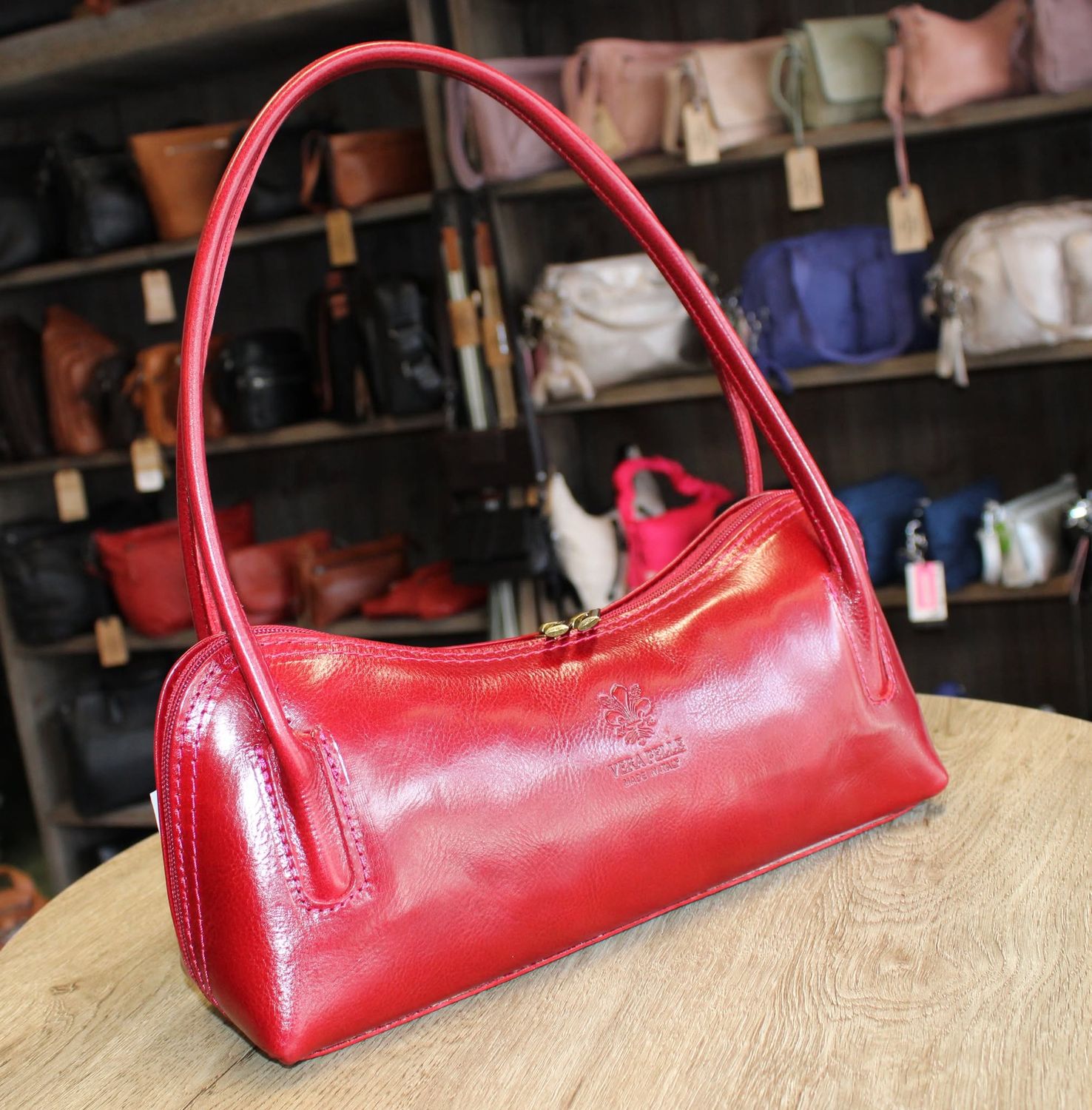 Sac à main en cuir rouge