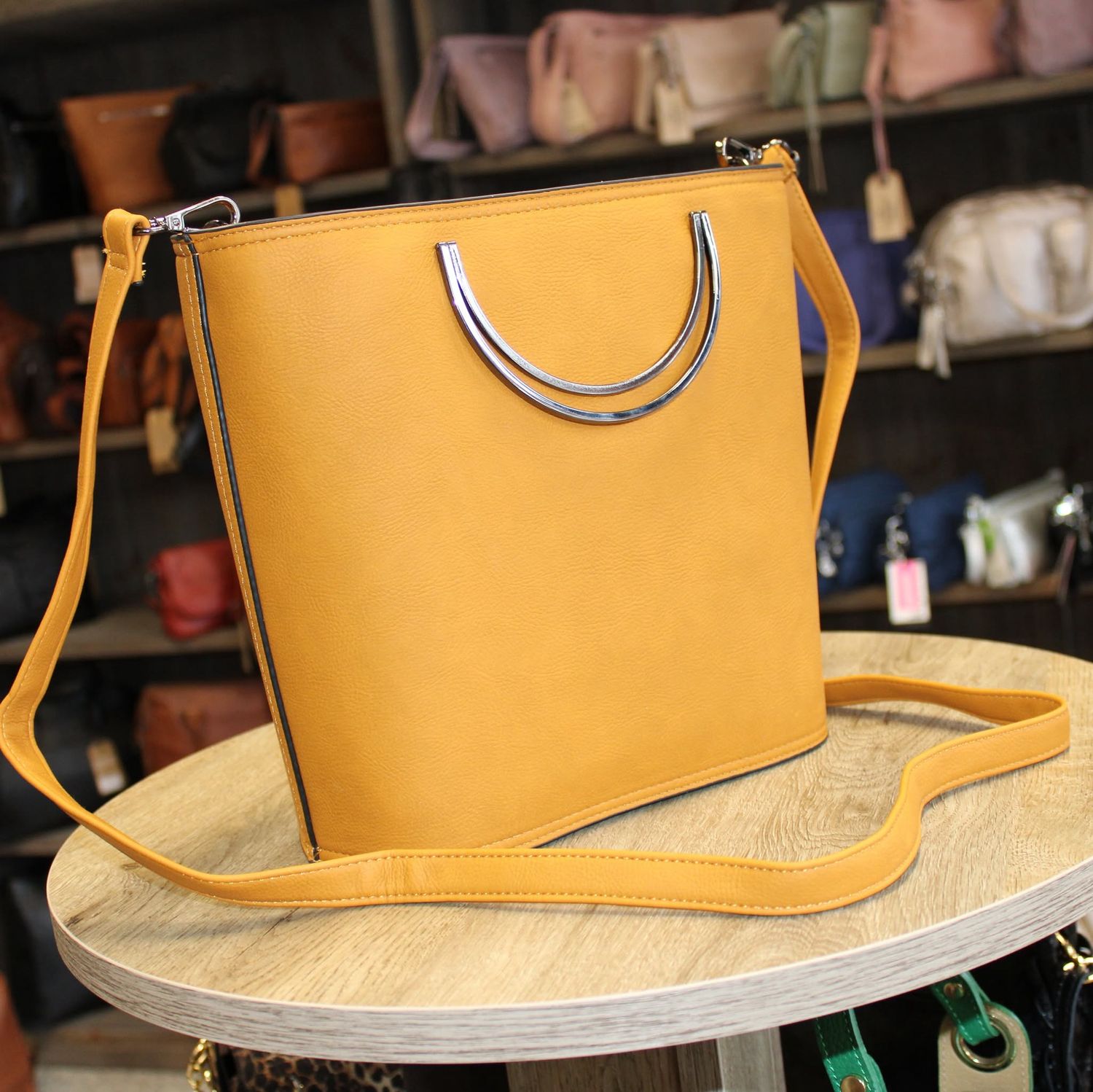 MINI PRIX: Sac seau en similicuir jaune moutarde