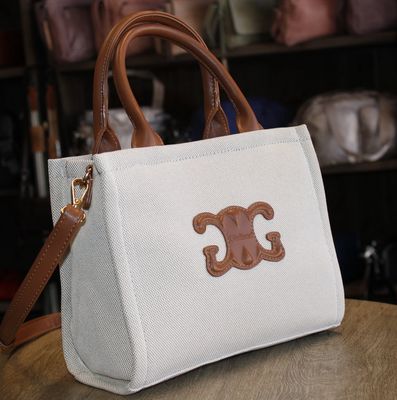 Sac en toile et similicuir cognac.