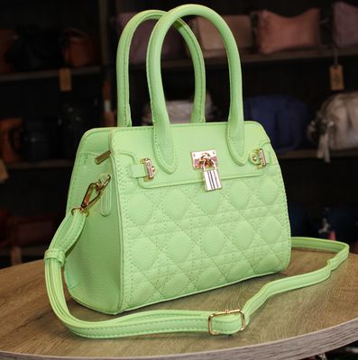 Sac surpiqué en similicuir vert