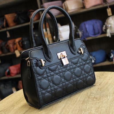 Sac surpiqué en similicuir noir