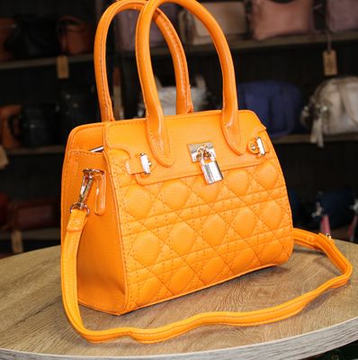 Sac surpiqué en similicuir orange