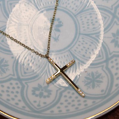 Collier en acier inoxydable doré avec croix chrétienne