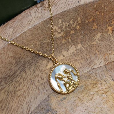 Collier &quot;VERSEAU&quot; en acier doré et nacre