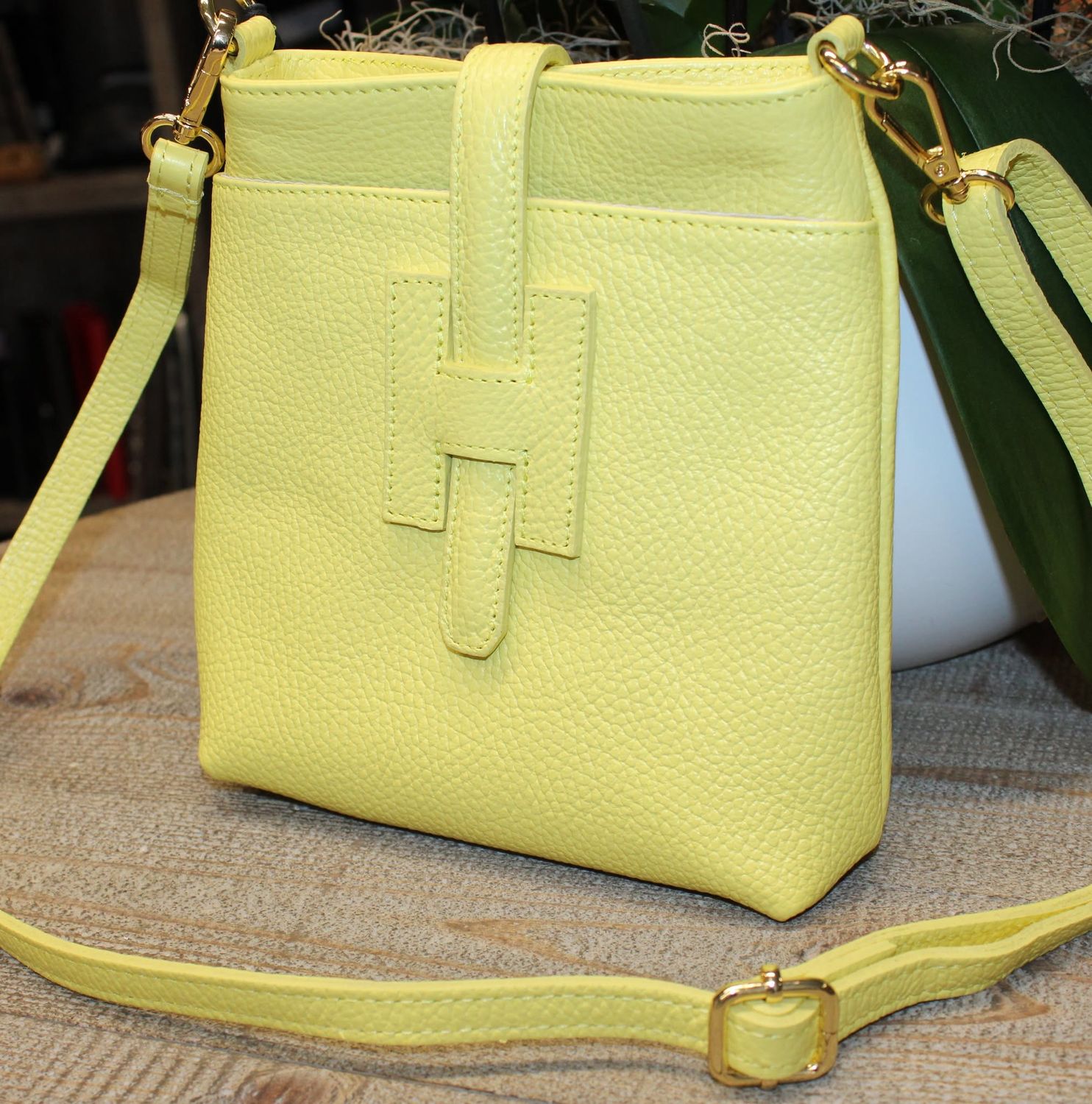 Petit sac bandoulière en cuir jaune poussin