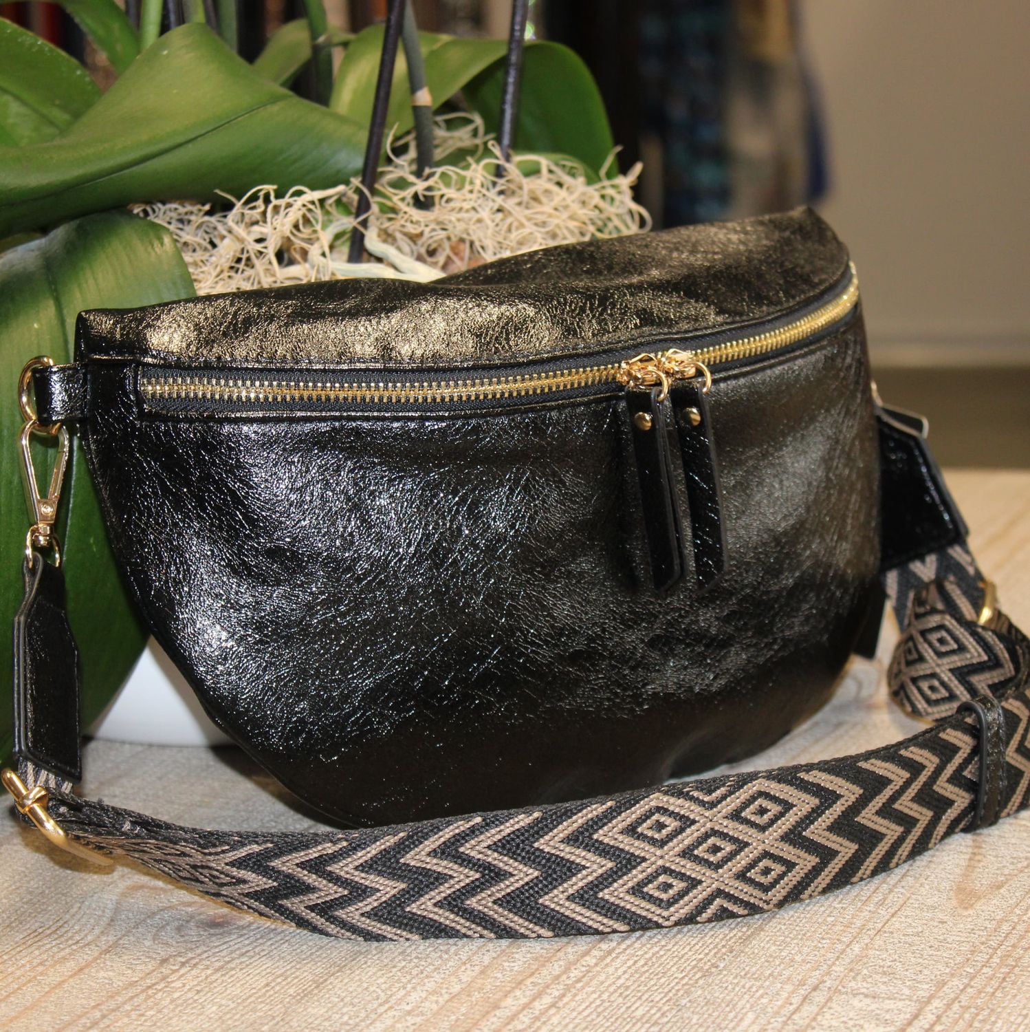 Grand sac banane noir métallisé