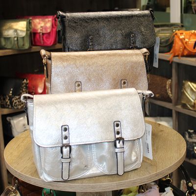 Sac bandoulière en cuir synthétique