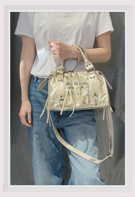 Petit sac à main en cuir doré
