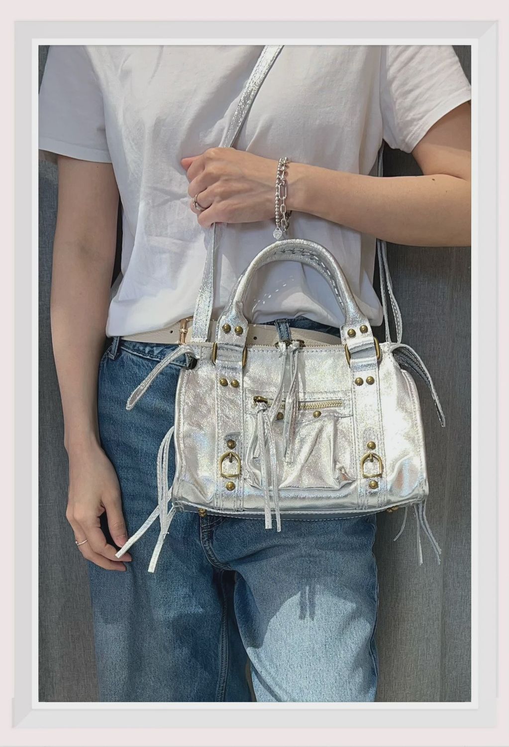 Petit sac à main en cuir argenté