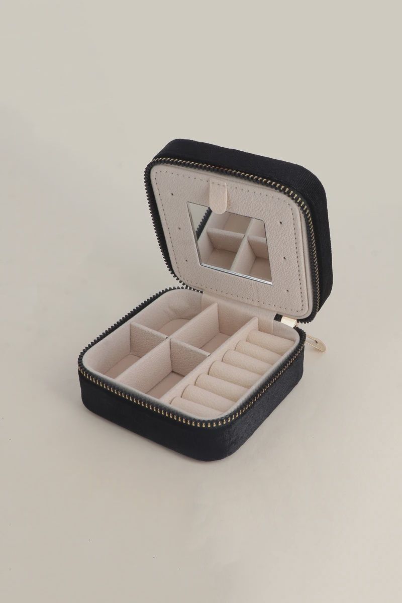 Petite boite à bijoux en velours noir