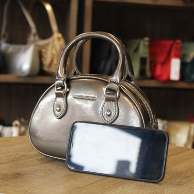 Petit sac à main vernis bronze