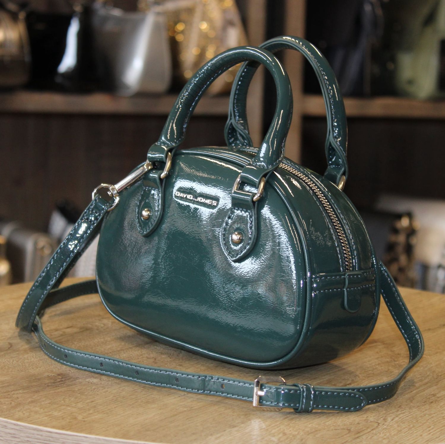Petit sac à main vernis vert canard