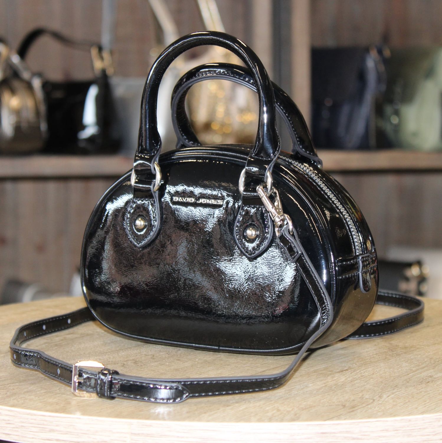 Petit sac à main vernis noir