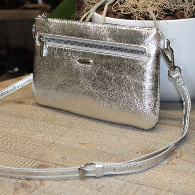 Sac pochette bandoulière métallisé argenté