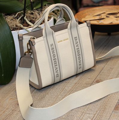 Petit sac en textile beige