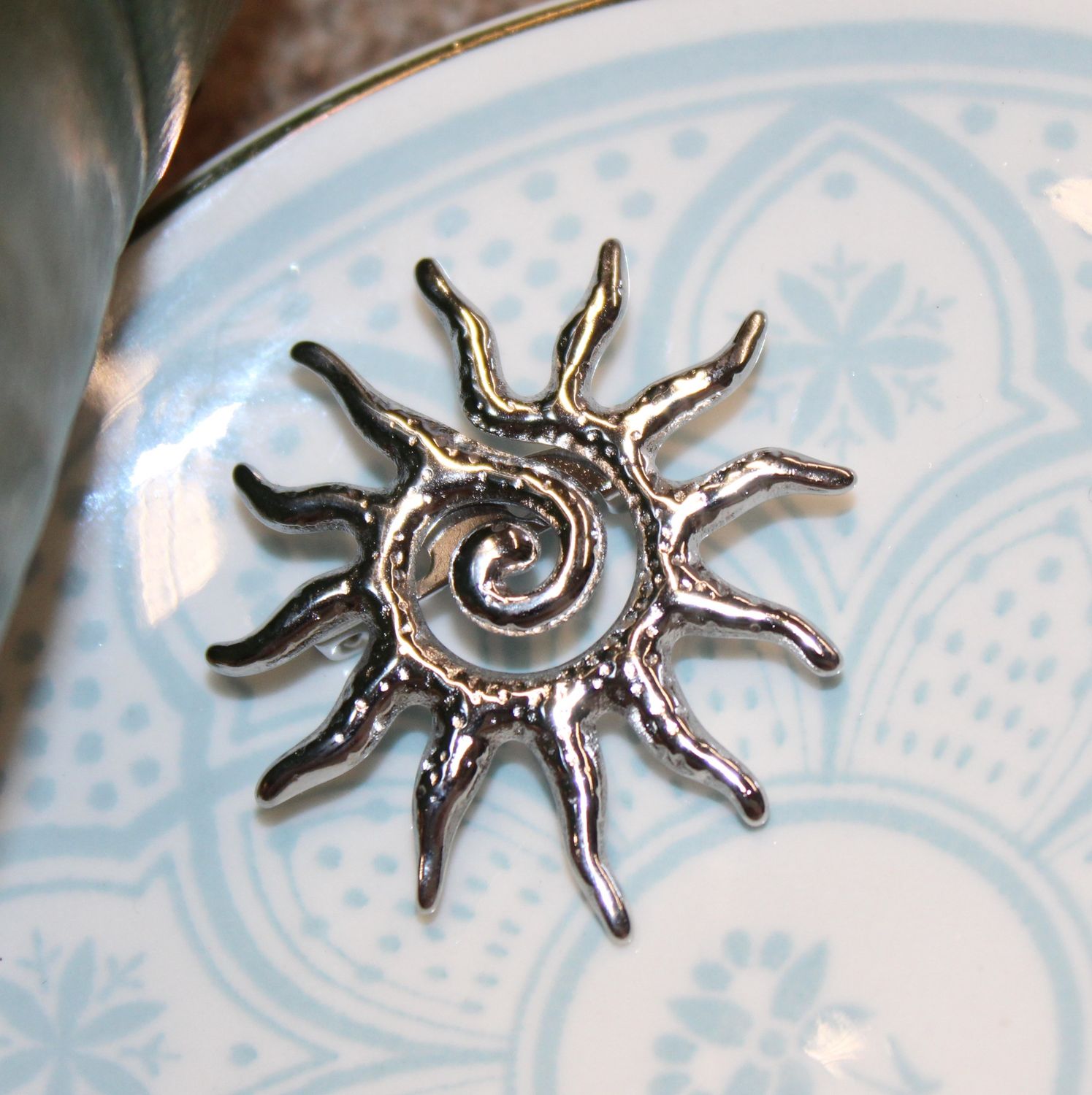 BROCHE SOLEIL EN ACIER INOXYDABLE