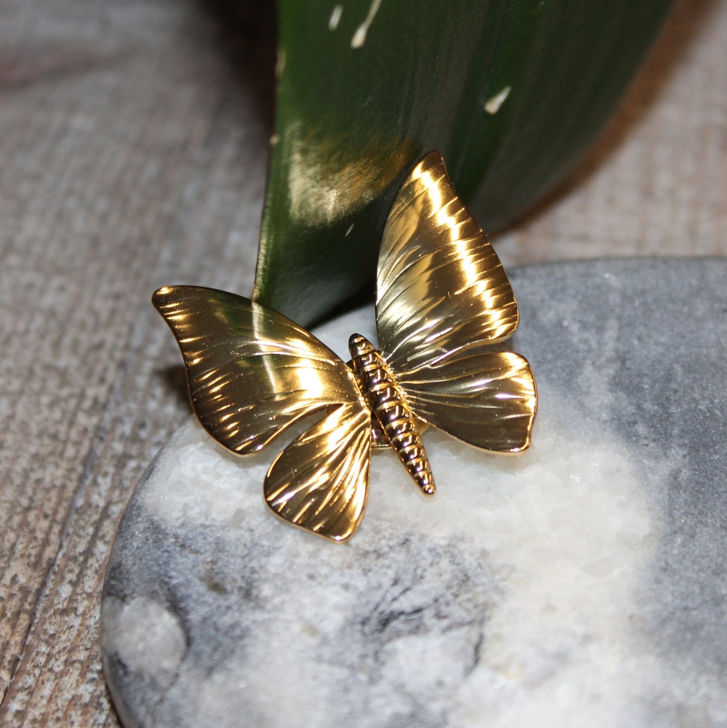PIN&#39;S PAPILLON EN ACIER INOXYDABLE DORE