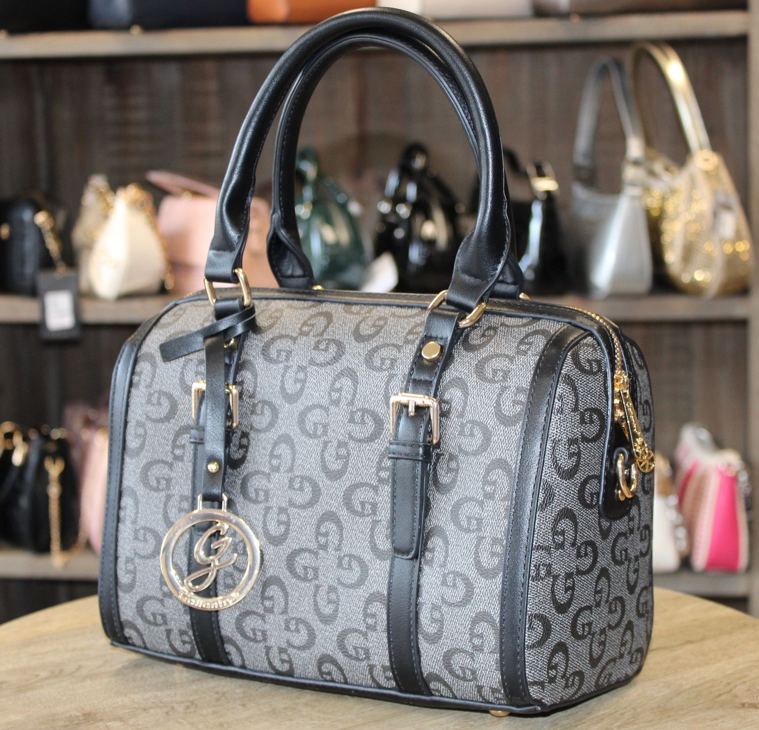 Sac à main noir à imprimés