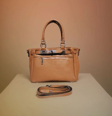 Sac en cuir de vachette de couleur camel