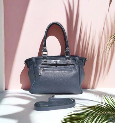 Sac en cuir de vachette de couleur bleu marine