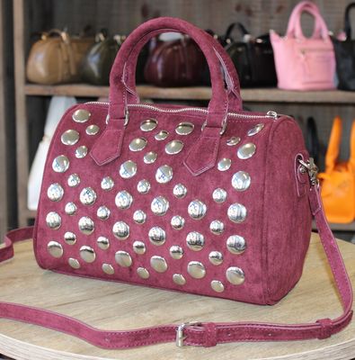 Sac polochon effet velours bordeaux avec clous argentés