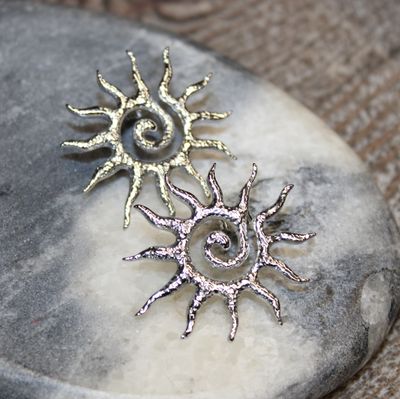 Boucles d’oreilles soleil en acier inoxydable martelé
