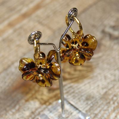 Boucles d'oreilles fleur léopard en résine et acier inoxydable doré