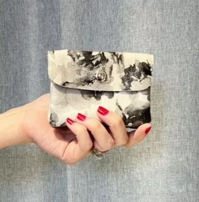 Porte monnaie en cuir à motifs floraux - Noir