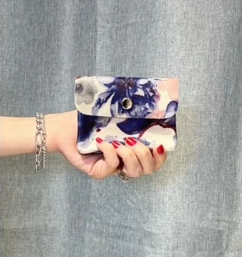 Porte monnaie en cuir à motifs floraux -